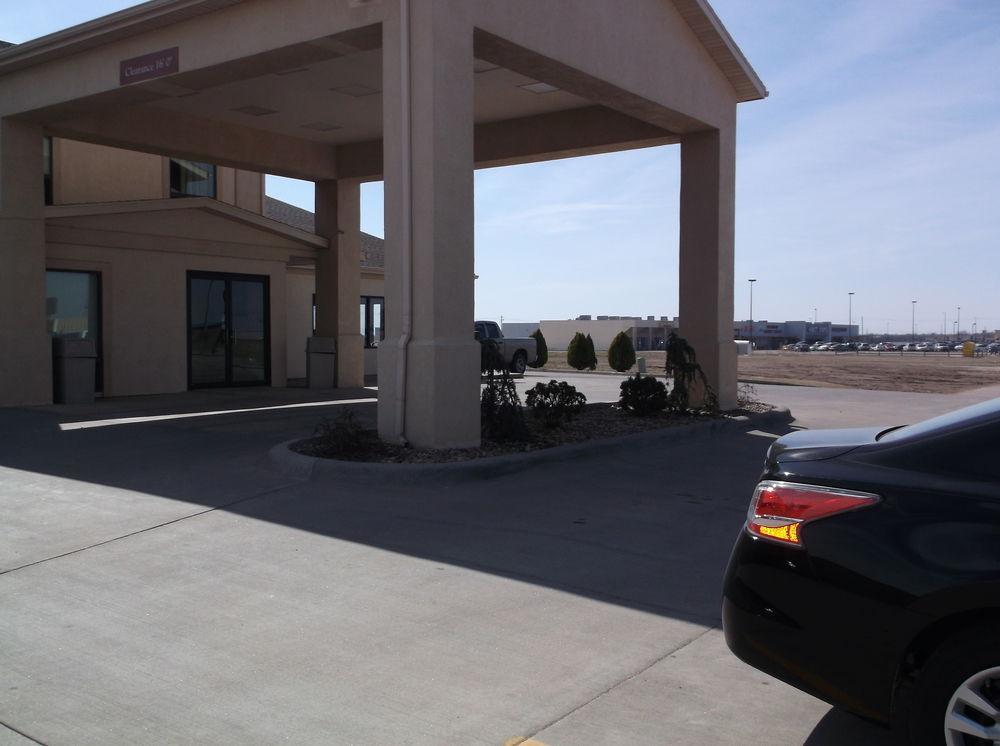 Mcpherson Inn By Oyo, I-135 McPherson Exterior foto